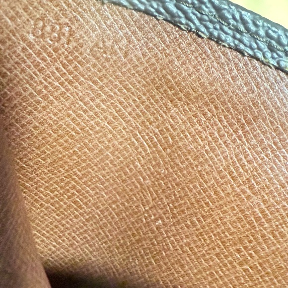 Authentic Louis Vuitton clutch - Picture 9 of 9
